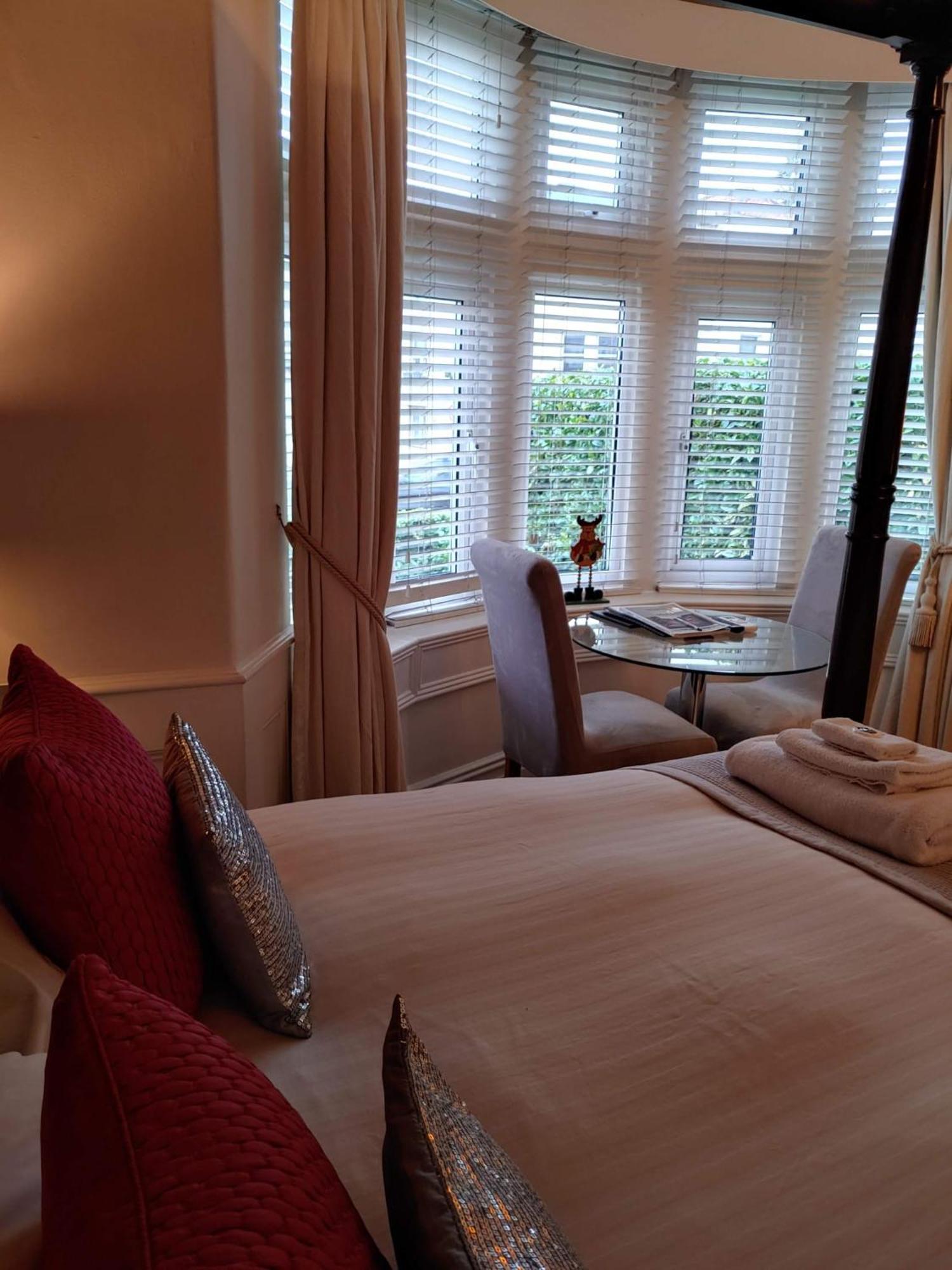 The Bath House Boutique B&B - In-Room Breakfast - Free Parking Exterior photo